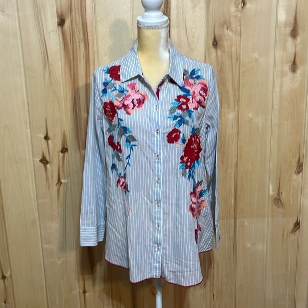 Soft Surroundings Embroidered Garden City‎ Floral Button Down Size M
